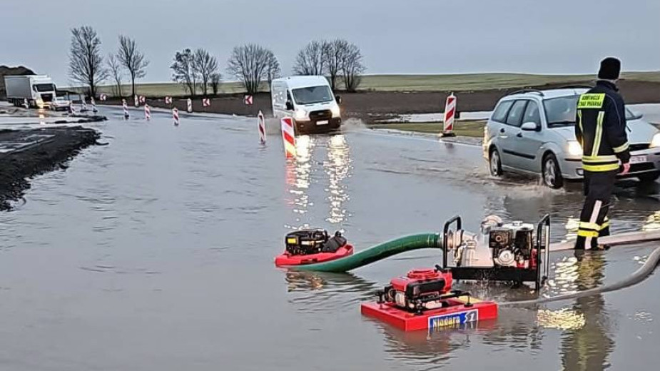 27 zdarzeń nocnych i porannych związanych z podtopieniami odnotowała Powiatowa Straż Pożarna w Sępólnie Krajeńskim FOTO