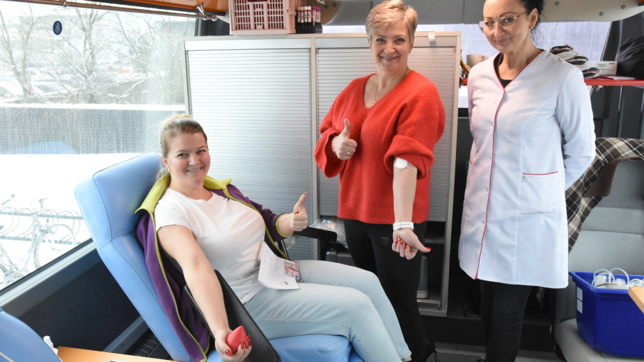 Przed bruskim urzędem stanął krwiobus. Była to pierwsza w tym roku akcja poboru krwi w gminie Brusy