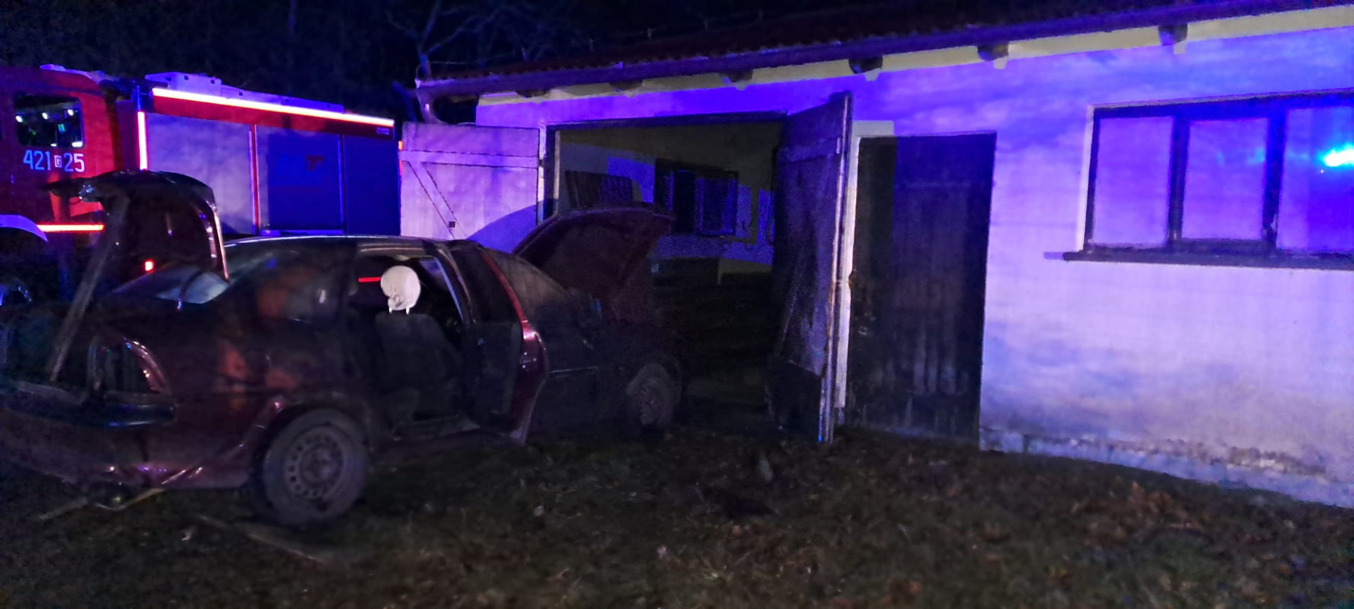 Pożar w Kiełpinie, w gminie Człuch&oacute;w. Poparzony mężczyzna trafił do szpitala