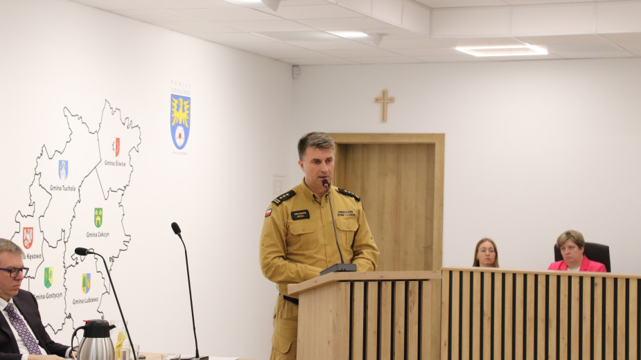 Komendant straży pożarnej w Tucholi o zakazie wypalania traw. Kary za to wykroczenie zostały podwyższone