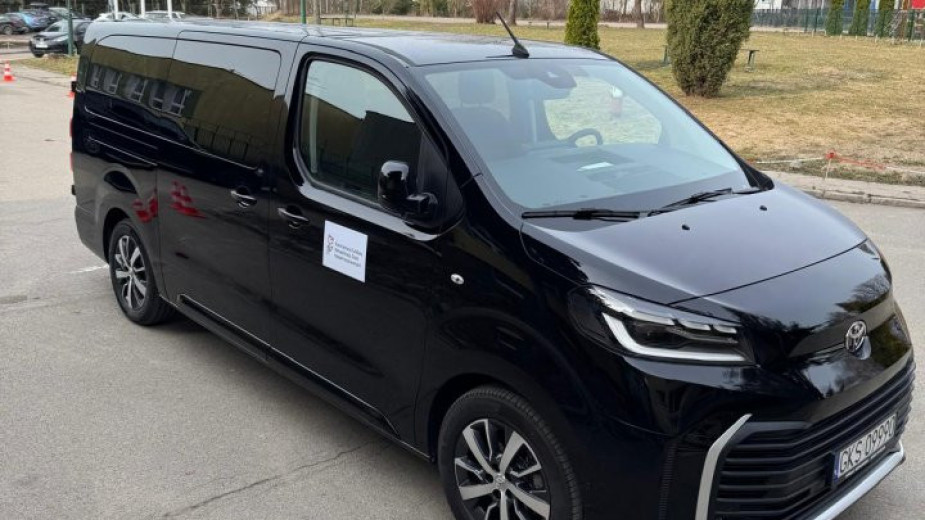 Powiat kościerski kupił nowego busa przystosowanego do przewozu osób na wózkach inwalidzkich