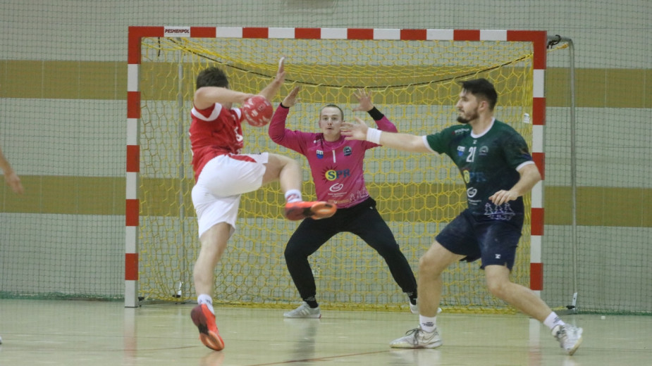 Szansa na punkty zmarnowana. Handball Czersk przegrał u siebie z Silvantem Elbląg 2632