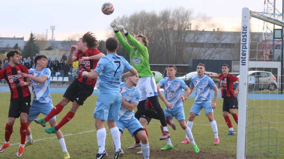 Bytovia Bytów lepsza od Piasta Człuchów w czwartoligowych derbach regionu. Bytowianie wygrali 21. Kolejny raz odwracamy losy spotkania FOTO
