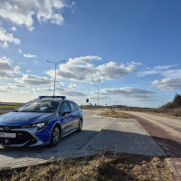   | Motoweekend, odcinek 5. Czy drog&oacute;wka "tylko stoi w krzakach z suszarkami"? Irek Korycki sprawdzał to u źr&oacute;dła: w Wydziale Ruchu Drogowego KPP w Chojnicach