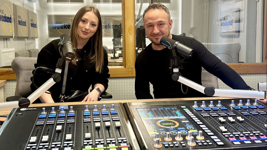 Muzyk, wokalista, producent. Piotr Łopacki czyli SHOVEL w Weekend FM. Darek Żuchowicz i Alexxandra zaśpiewali mu 100 lat!