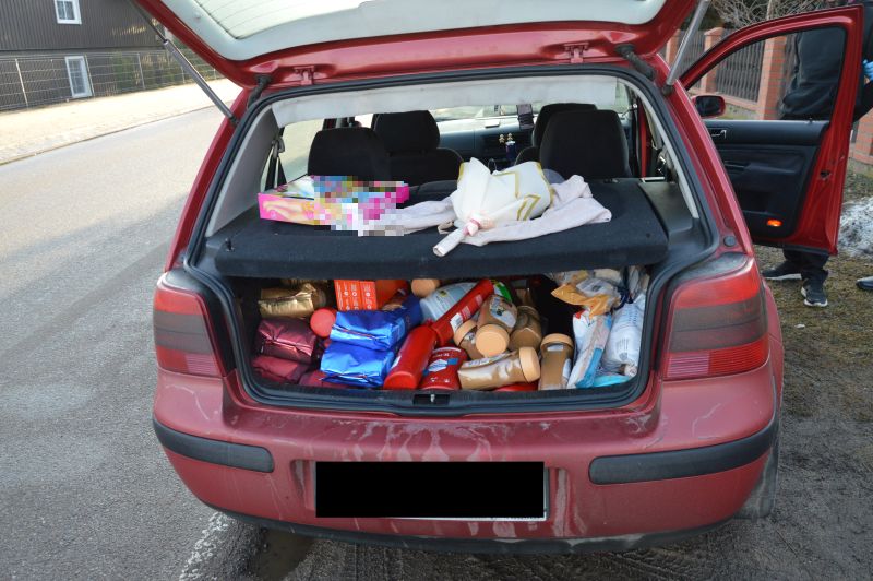 Okradali sklepy w powiatach chojnickim i człuchowskim. Wpadli na terenie gminy Brusy