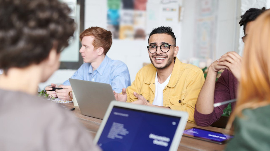 Kogo obecnie najpilniej szukają lokalni pracodawcy na Pomorzu i Kaszubach? Analiza zawodów deficytowych