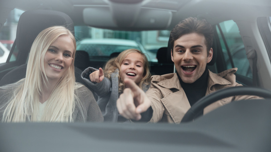 Trasa na weekendowy wypoczynek bez nerwów. Historie z Audioteki, które wciągną całą rodzinę w samochodzie