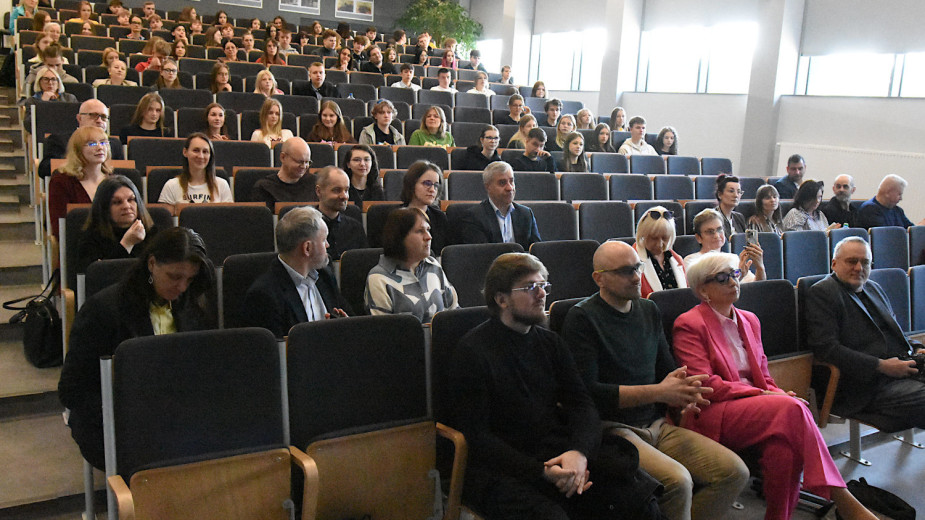 &quotUzależnienia mogą dotknąć każdego&quot. Młodzi ludzie dyskutowali o nich w Centrum Nauk Technicznych w Chojnicach