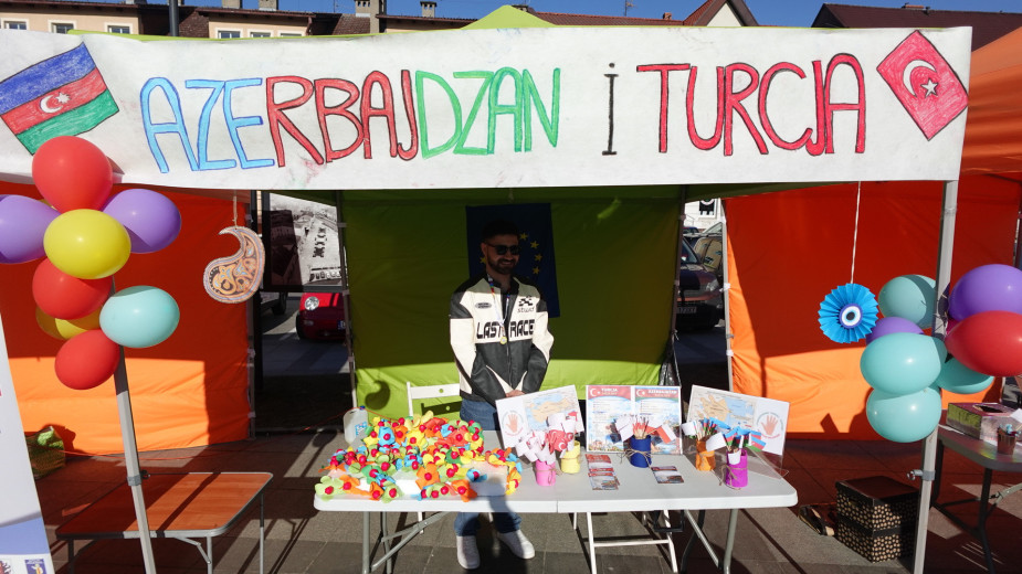 Kolejny rok z rzędu Stowarzyszenie Dorośli - dzieciom z Sępólna Krajeńskiego zorganizowało wczoraj 27.03 przywitanie wiosny z europejskim wolontariatem