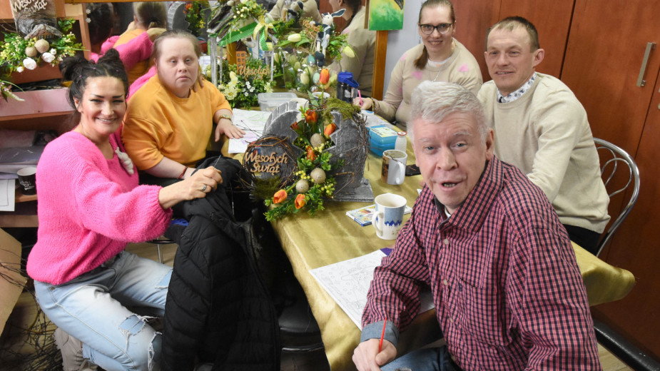 Od pierwszego dnia czujemy się jak u siebie. Warsztat Terapii Zajęciowej w Chojnicach rozgościł się w tymczasowej siedzibie FOTO, ROZMOWA