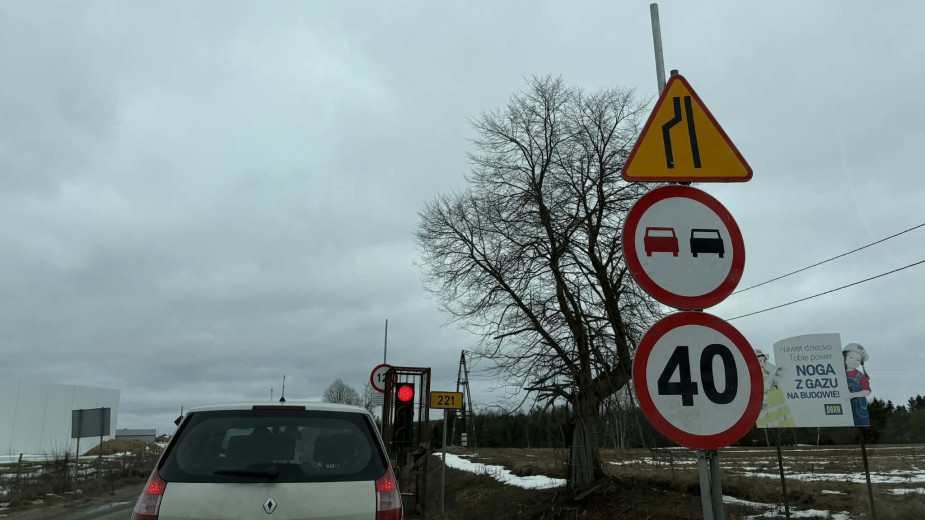 Zima nieco odpuściła. Wznowiono prace przy rozbudowie drogi wojewódzkiej 221 na odcinku Kościerzyna - Nowa Karczma