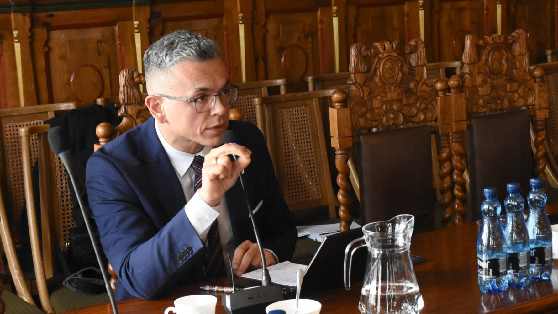 Przeprosiny padły, ale nie satysfakcjonują radnego. Kolejna odsłona sprawy awantury w chojnickiej bibliotece