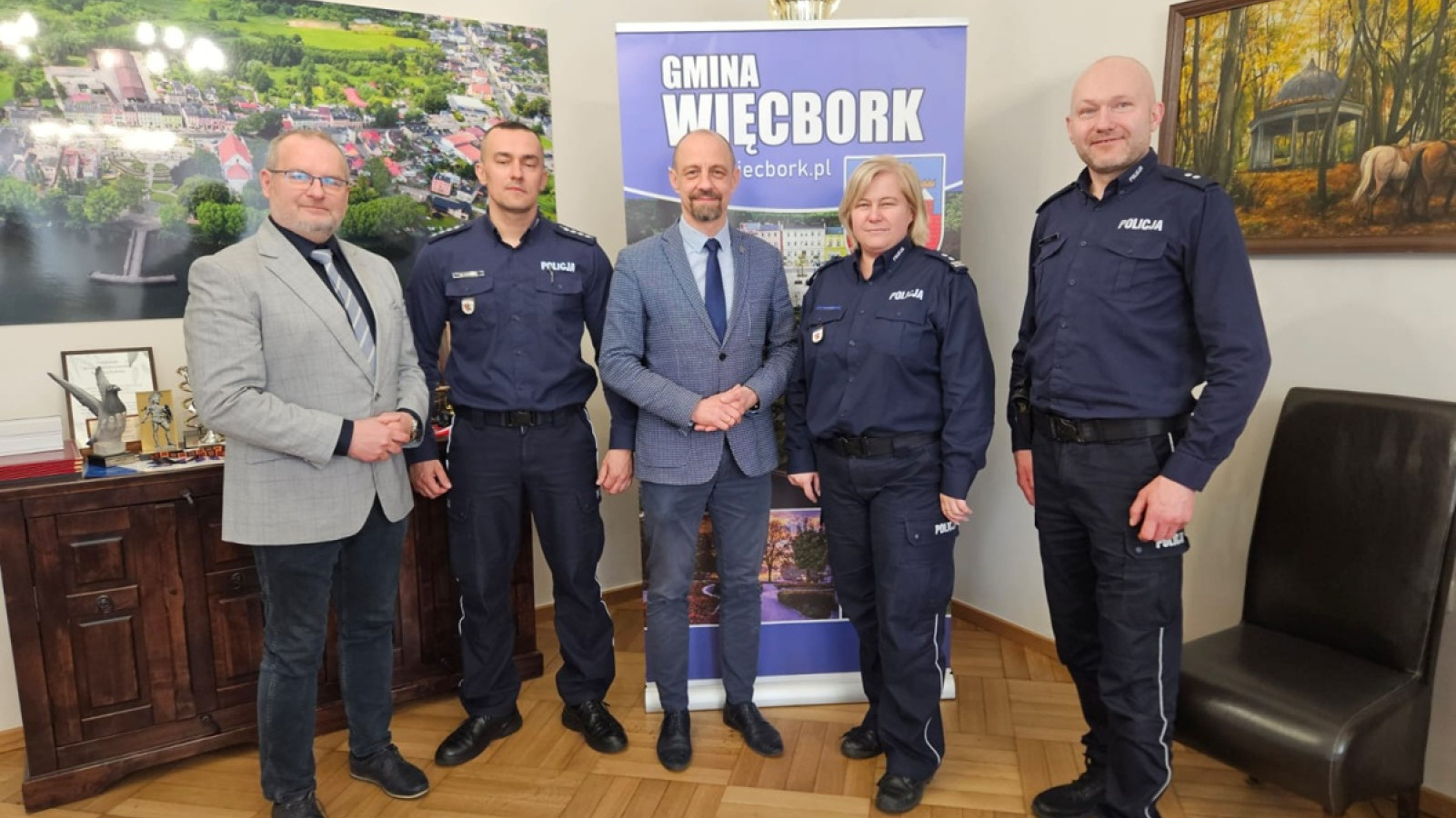 Zmiany na stanowiskach kierownik&oacute;w posterunk&oacute;w w Kamieniu Krajeńskim i Więcborku. Funkcjonariusze zamienili się miejscami