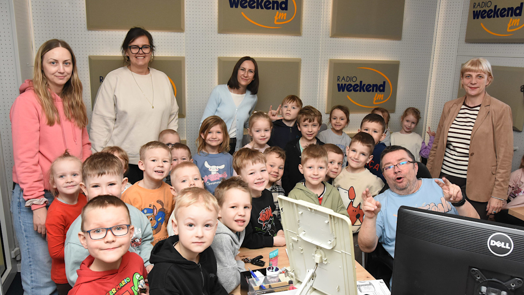 Goście z przedszkola w Pawłowie z wizytą w Weekend FM z okazji Polskiego Dnia Radia (ROZMOWA)