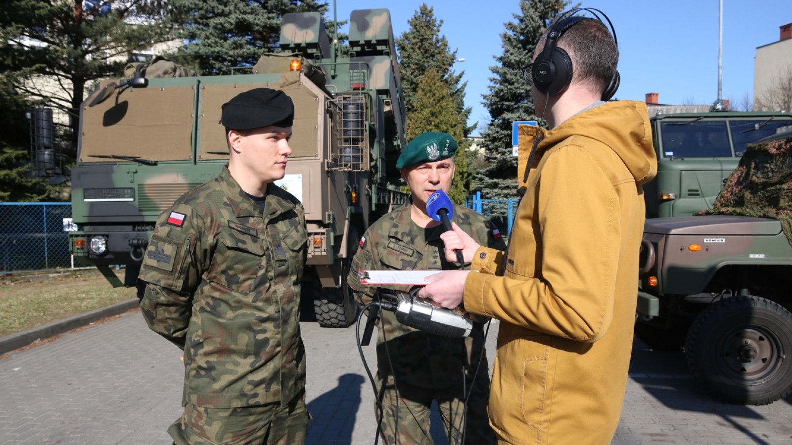 Dzisiaj (18.04) drugi dzień wojskowych targ&oacute;w w Chojnicach . "Zachęcamy do wstąpienia w szeregi Wojska Polskiego" (ROZMOWA, FOTO, WIDEO)