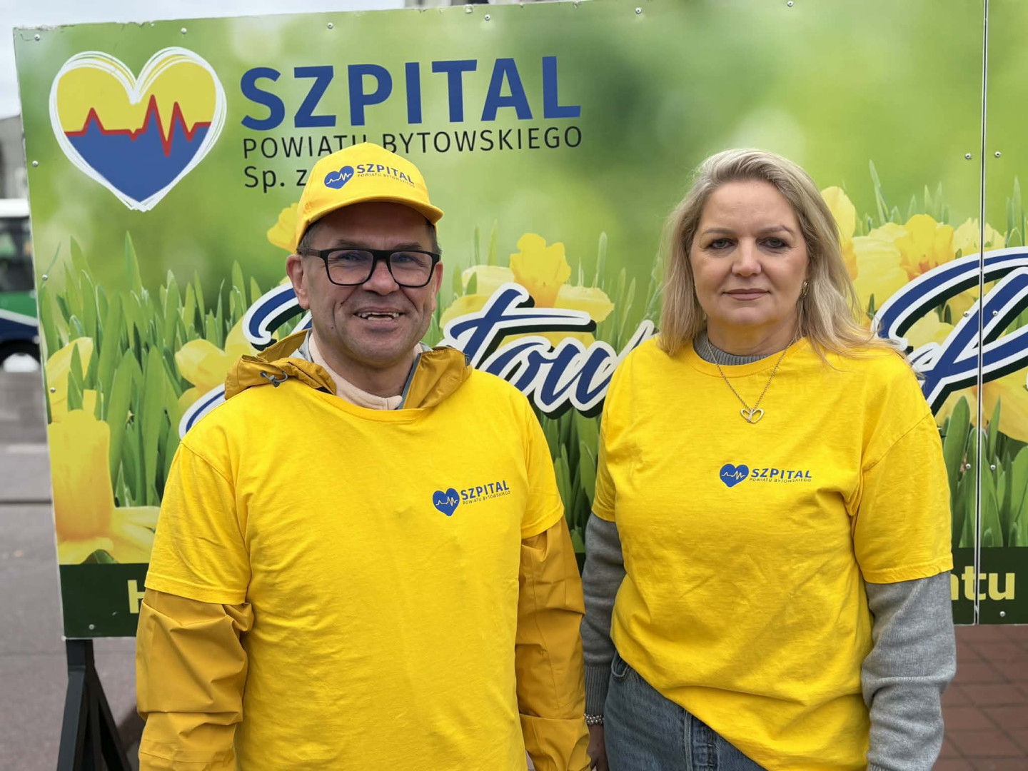 Byt&oacute;w rozkwitł ż&oacute;łtym kolorem żonkili. Nadawaliśmy z trzeciej edycji Bytowskich P&oacute;l Nadziei. "Ta akcja jednoczy ludzi" (RELACJA, FOTO)