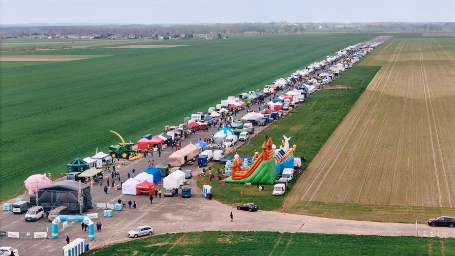 Nadawaliśmy z Sąpolna, w gminie Przechlewo. Trwają tu Wiosenne Targi Ogrodnicze. Na gości czeka ponad 200 wystawców RELACJA, FOTO