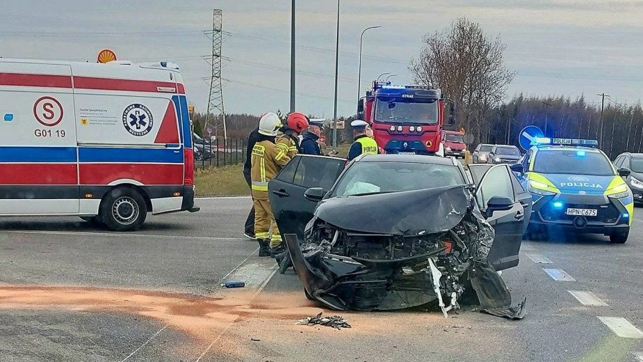 Jedna osoba poszkodowana we wczorajszym 13.04 wypadku w Kaliskach Kościerskich. Wiadomo, że kierowcy byli trzeźwi