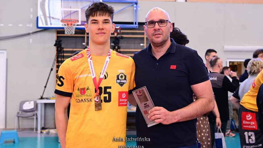 Wychowanek PTPS Człuchów Marcel Biernikowicz wygrał Mistrzostwa Polski Juniorów Młodszych w siatkówce i został najlepszym zawodnikiem