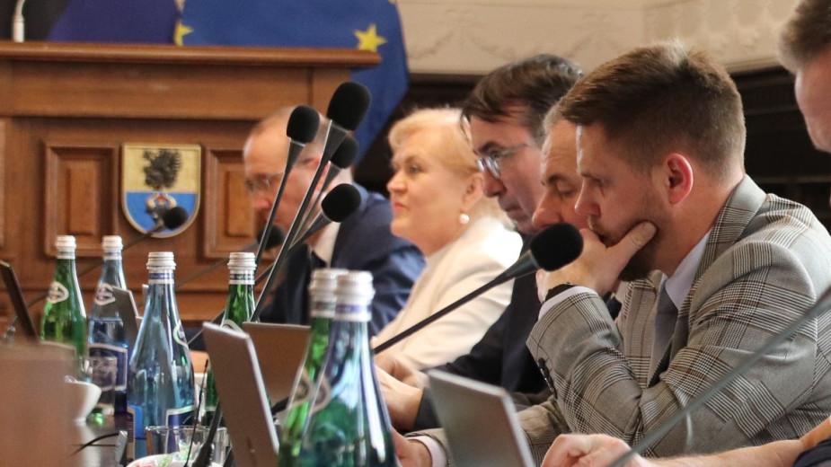 Radny powiatu chojnickiego wnioskuje o montaż kamer rejestrujących wjazd na czerwonym świetle na skrzyżowaniu DK 22 z drogą do Pawłowa