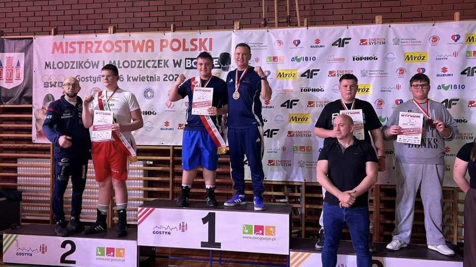 Dwa złote medale chłopców i dwa brązowe dziewczyn. Nasi pięściarze z czterema krążkami na Mistrzostwach Polski Młodzików w Boksie FOTO