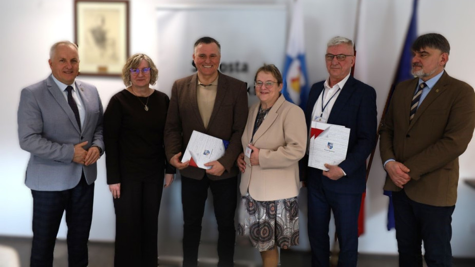 Władze powiatu sępoleńskiego rozstrzygnęły przetargi na budowę chodników w porozumieniu z gminami