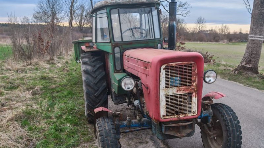 Kierował ciągnikiem, na którym były inne tablice rejestracyjne. Mieszkaniec gminy Człuchów odpowie przed sądem
