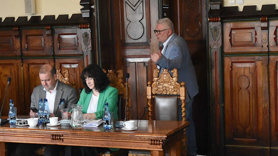 Przeprosiny padły, ale nie satysfakcjonują radnego. Kolejna odsłona sprawy awantury w chojnickiej bibliotece