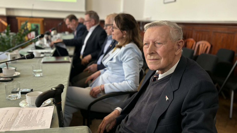 Jest drugi wiceprzewodniczący Rady Powiatu Kościerskiego. W prezydium rady będzie zasiadać także Henryk Ossowski