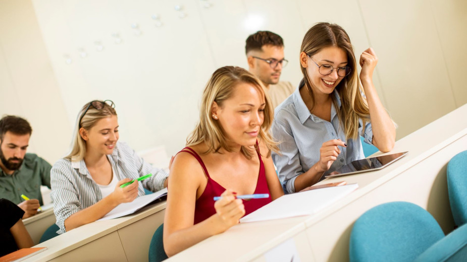 Jak podnieść swoje kwalifikacje, pracując na pełen etat? Kursy zaoczne dla dorosłych