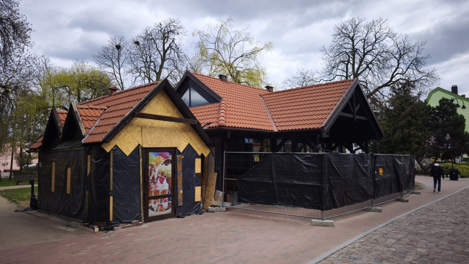 Władze Tucholi zapowiadają szybki remont toalet przy rynku. Nad nimi swoje miejsce znajdzie Galeria Borów Tucholskich