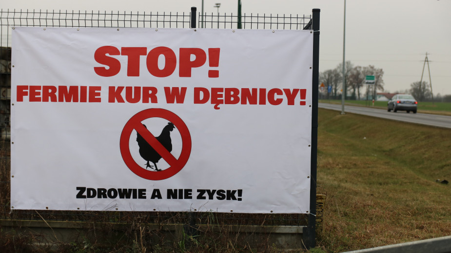 Marszałek województwa pomorskiego wydał negatywną opinię w sprawie kurników w Dębnicy, w gminie Człuchów. Ma 17 uwag do raportu