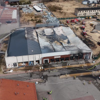   | Duży pożar obiektu handlowego w Czersku. Płonie market przy ulicy Piłsudskiego. Na miejscu trwa obecnie akcja gaśnicza (FOTO, WIDEO, AKTUALIZACJA)
