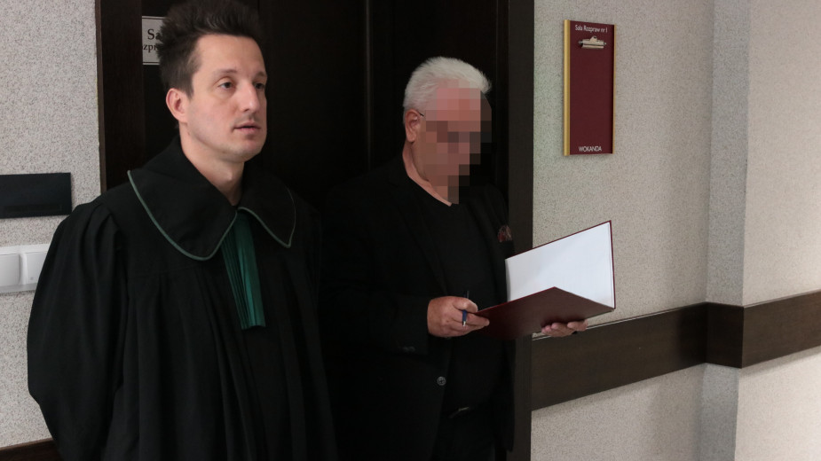 Proces byłego burmistrza Debrzna stoi w miejscu przez błędy prokuratury. Zdaniem dendrologa w akcie oskarżenia zawarła zawyżoną wartość skradzionego drewna