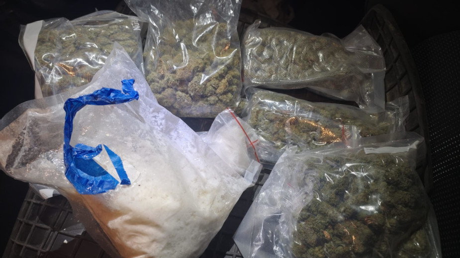 Policjanci z Kołczygłów chcieli pomóc kierowcy. Ten w bagażniku miał półtora kilograma narkotyków