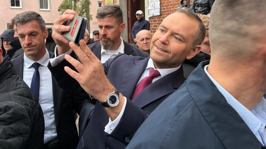 Prezydent Karol Nawrocki z niezapowiedzianą, prywatną wizytą w Kościerzynie. Przyjechał na mszę i galę bokserską. Głowa państwa obejrzy walkę Kacpra Meyny FOTO