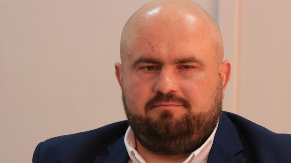 Radny gminy Koczała Mateusz Pograniczny zrzekł się mandatu. Zrezygnował, bo zamierza uprawiać pole należące do gminy