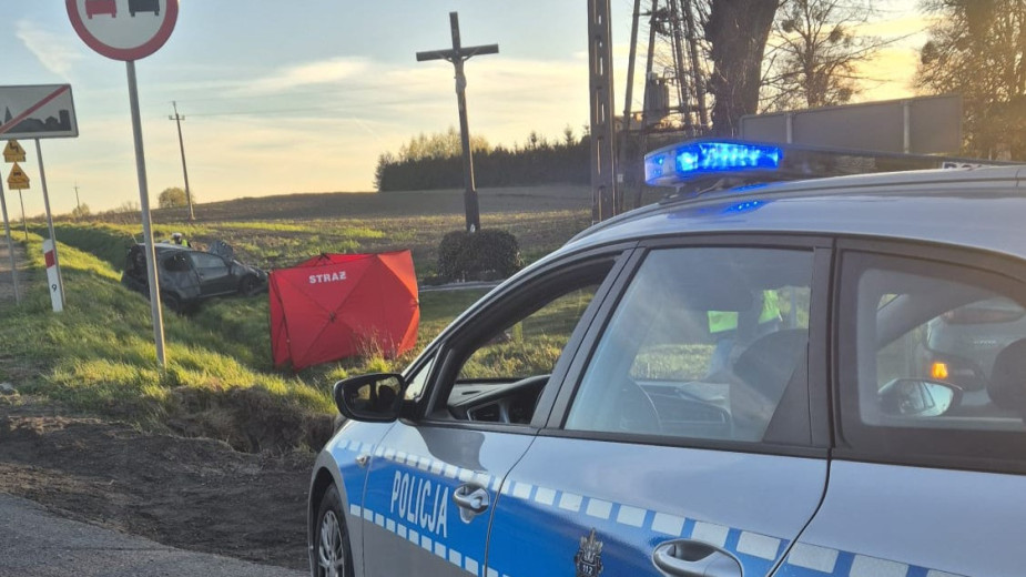 Wypadek na drodze wojewódzkiej 237 w pobliżu Pruszcza. Nie żyje 36-letni pasażer AKTUALIZACJA