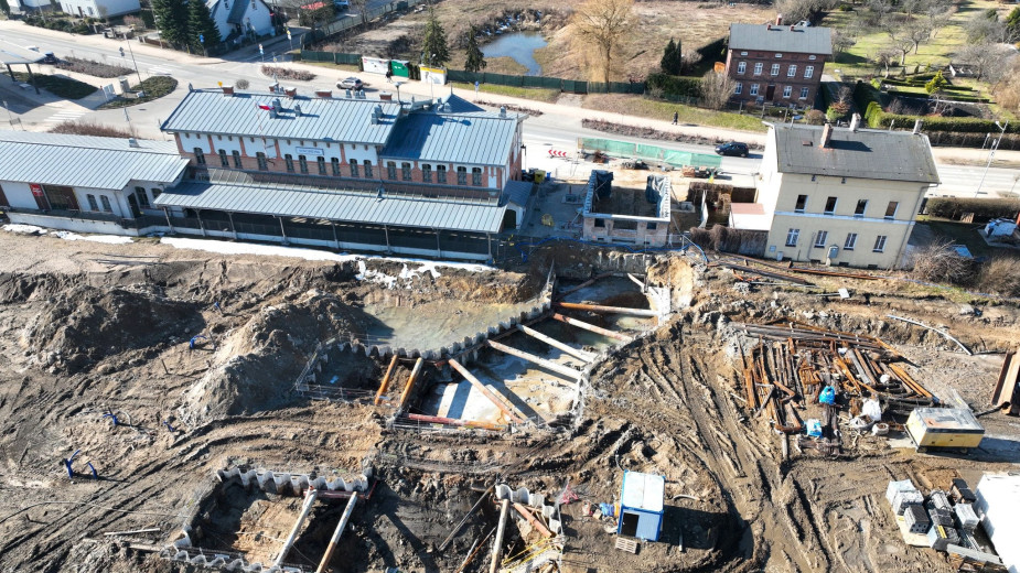 Stacja Kościerzyna przechodzi dużą metamorfozę. Trwa budowa podziemnego przejścia 