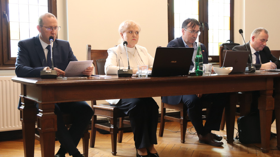 Kiedy zostanie wprowadzony całkowity zakaz pływania skuterów na jeziorach Zaborskiego Parku Krajobrazowego? 