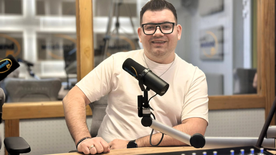 Wojtek Metlicki w Weekend FM. Wokalista z Borów Tucholskich zaprezentował w Weekend FM swój singiel Zostań