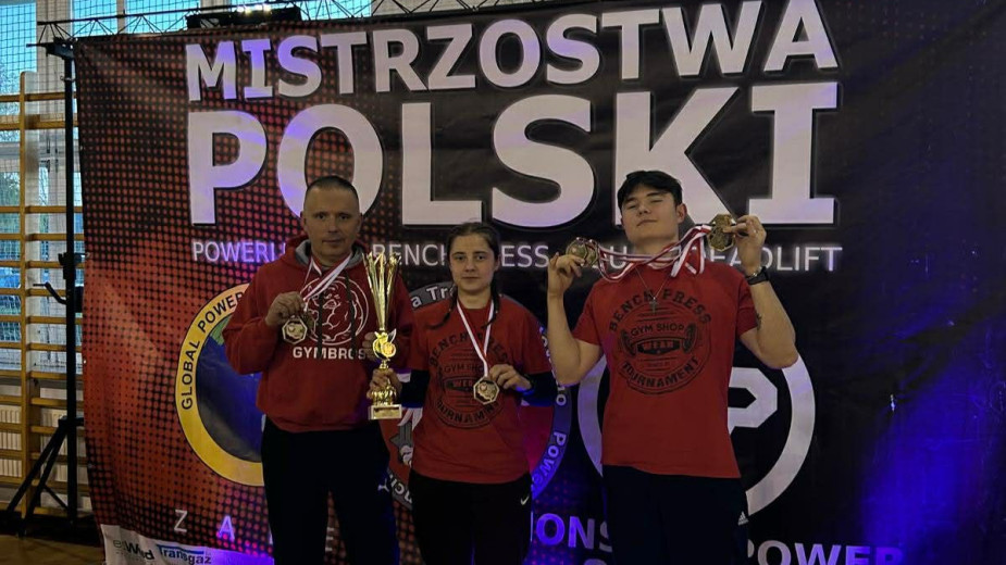 Sztangiści z gminy Kościerzyna z kolejnymi sukcesami. Siedem medali i puchar na Mistrzostwach Polski FOTO