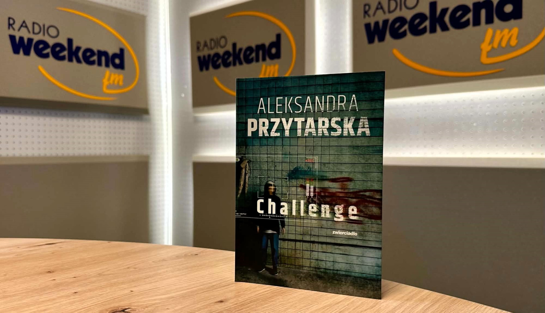 ""Challenge" dotyka internetu i niebezpiecznych wyzwań wśr&oacute;d młodych ludzi"- Aleksandra Przytarska, pisarka z Chojnic w Weekend FM (ROZMOWA, WIDEO)