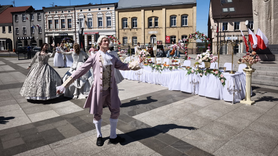 Król Stanisław August Poniatowski odwiedził dzisiaj 03.05 Sępólno Krajeńskie. Tak świętowano tutaj rocznicę uchwalenia Konstytucji 3 Maja FOTO