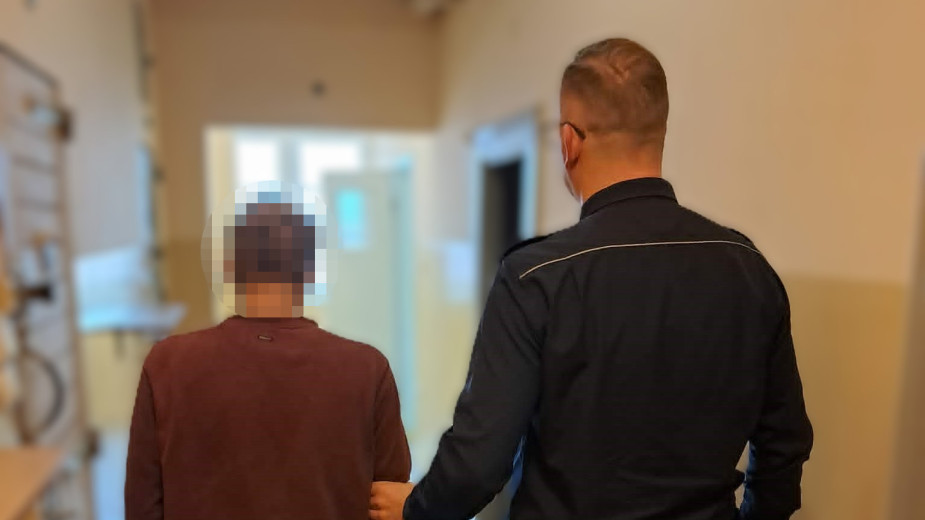Dwaj mieszkańcy powiatu kościerskiego włamali się do piwnicy i ukradli alkohole. Wpadli chwilę później