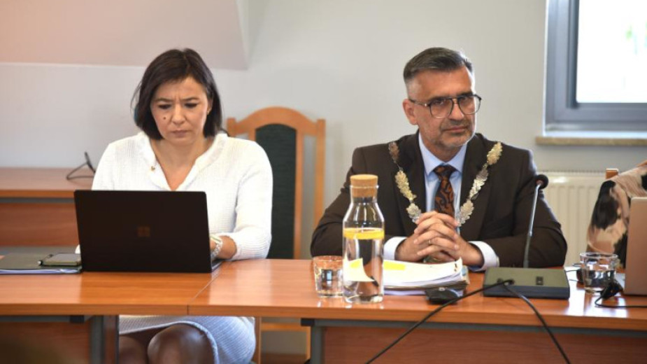 Burmistrz Czerska bez wotum zaufania i absolutorium. Sytuacja powtarza się drugi rok z rzędu