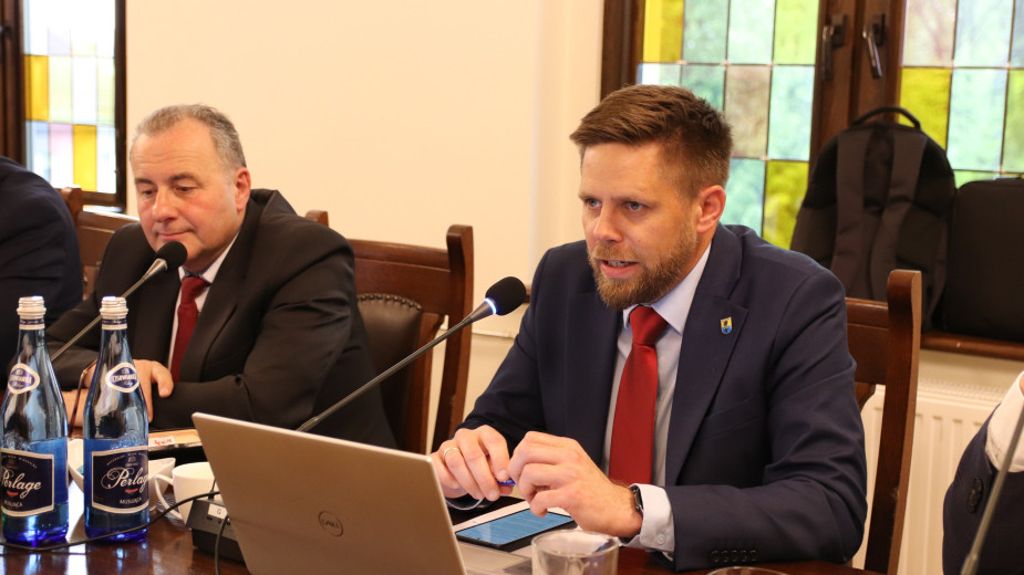 Rowerowy wyścig Wanoga Gravel z przystankiem w Charzykowach. Radny powiatowy zachęca do udziału w powitaniu uczestników