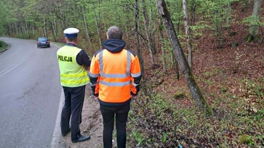 Policjanci i zarządcy drogi spotkali się dziś 6.05. w miejscu tragicznego wypadku w Grabowie Kościerskim