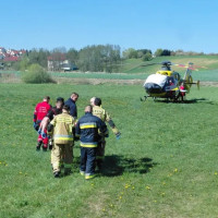   | Kilkunastoletni zawodnik ucierpiał podczas wypadku w trakcie zawod&oacute;w motocrossowych na torze Plebanka w Więcborku
